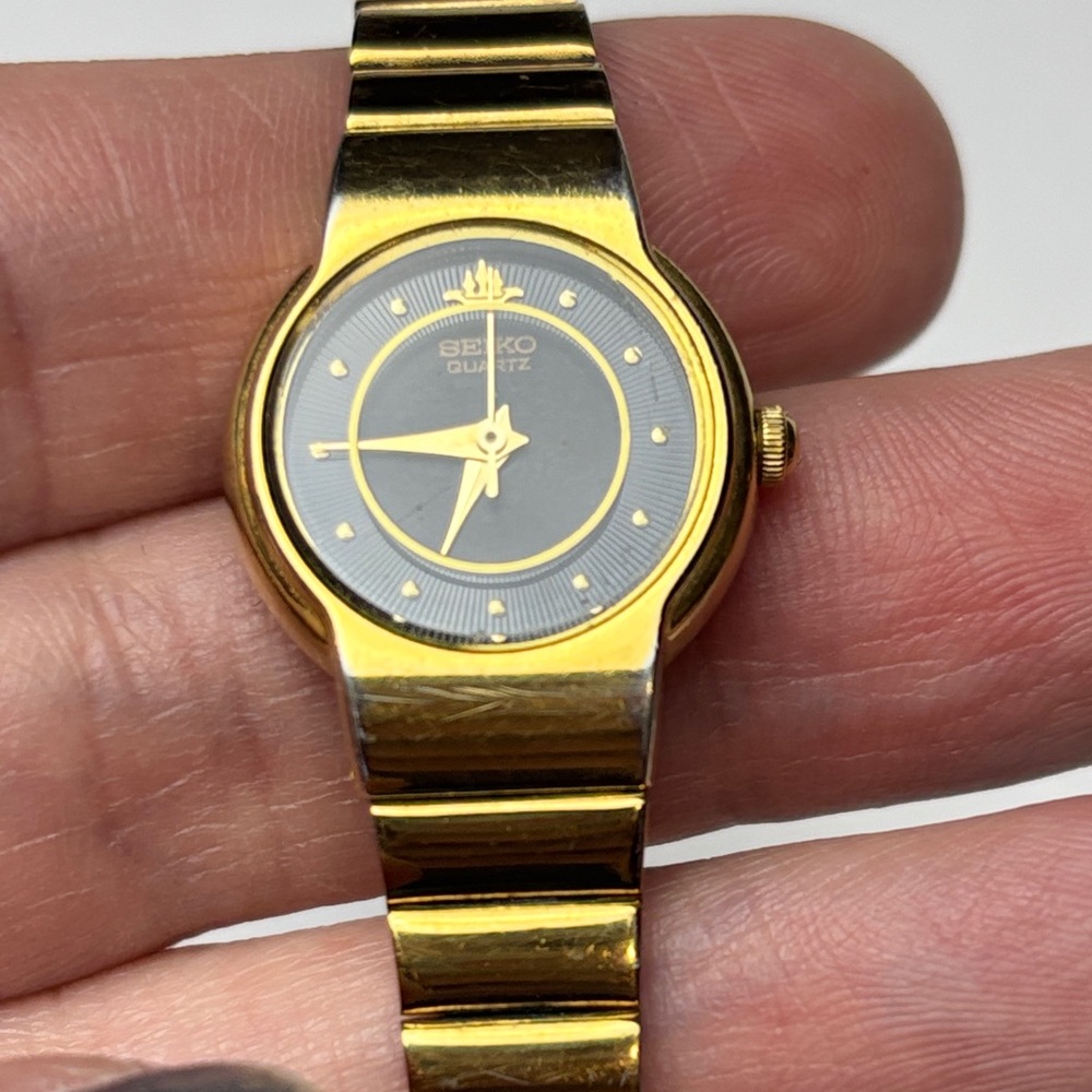 Seiko 16mm Face Quartz 1N01-0C30 vtg‎ Watch